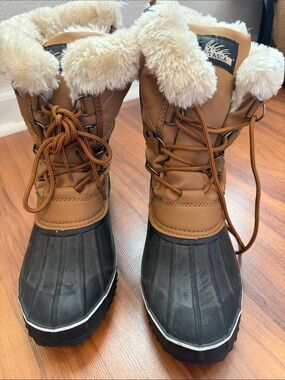 Women’s duck boots light brown